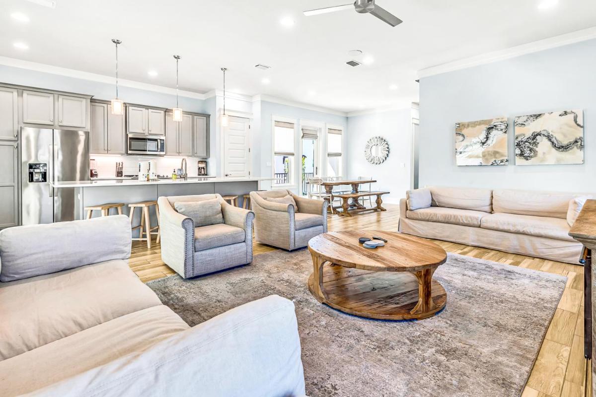 Hidden Palms Escape - Housity