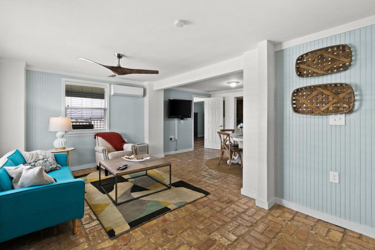 New Kids On The Dock - Housity