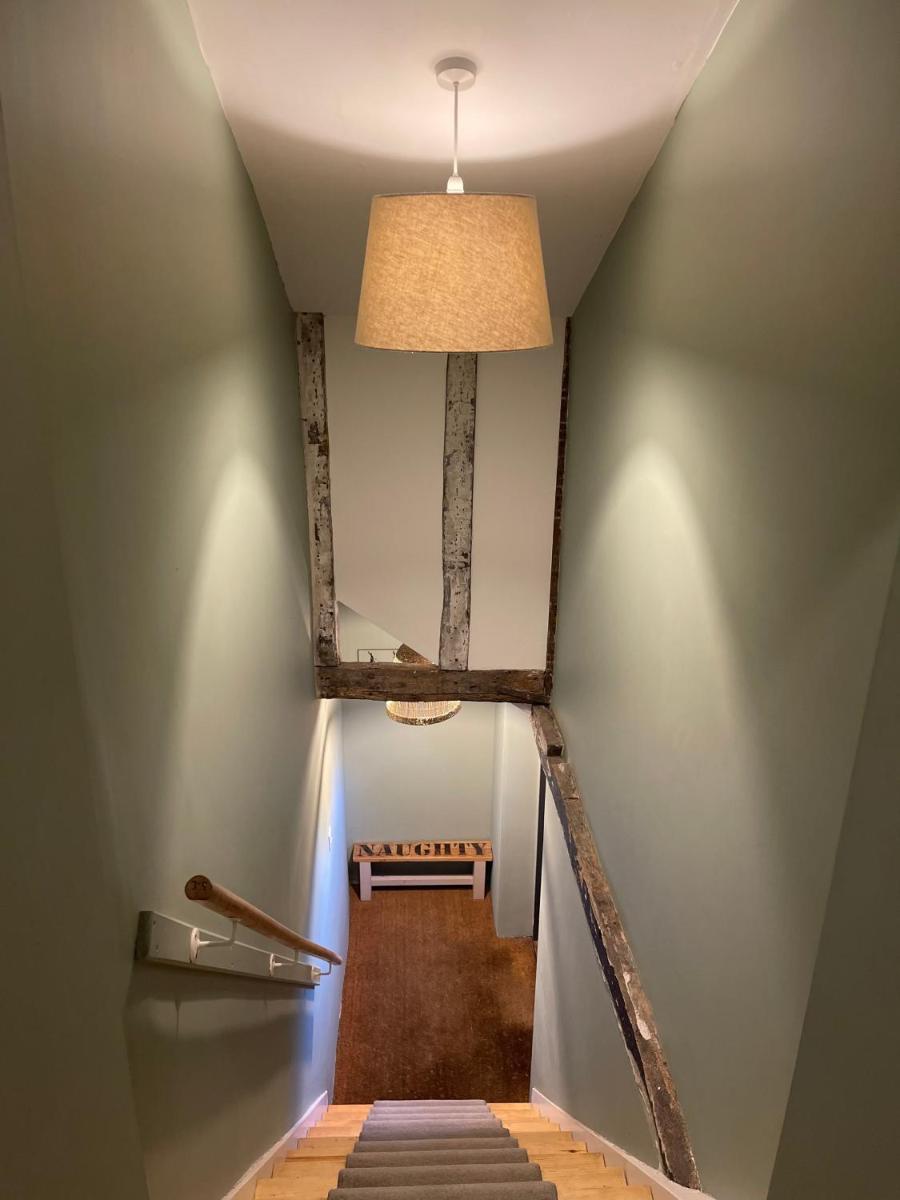 Top House -Stylish property in village location - Housity