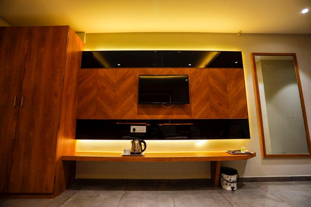 HOTEL OM - Housity