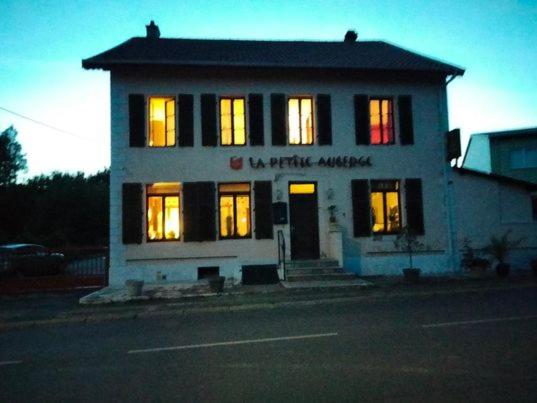 La Petite Auberge - Housity