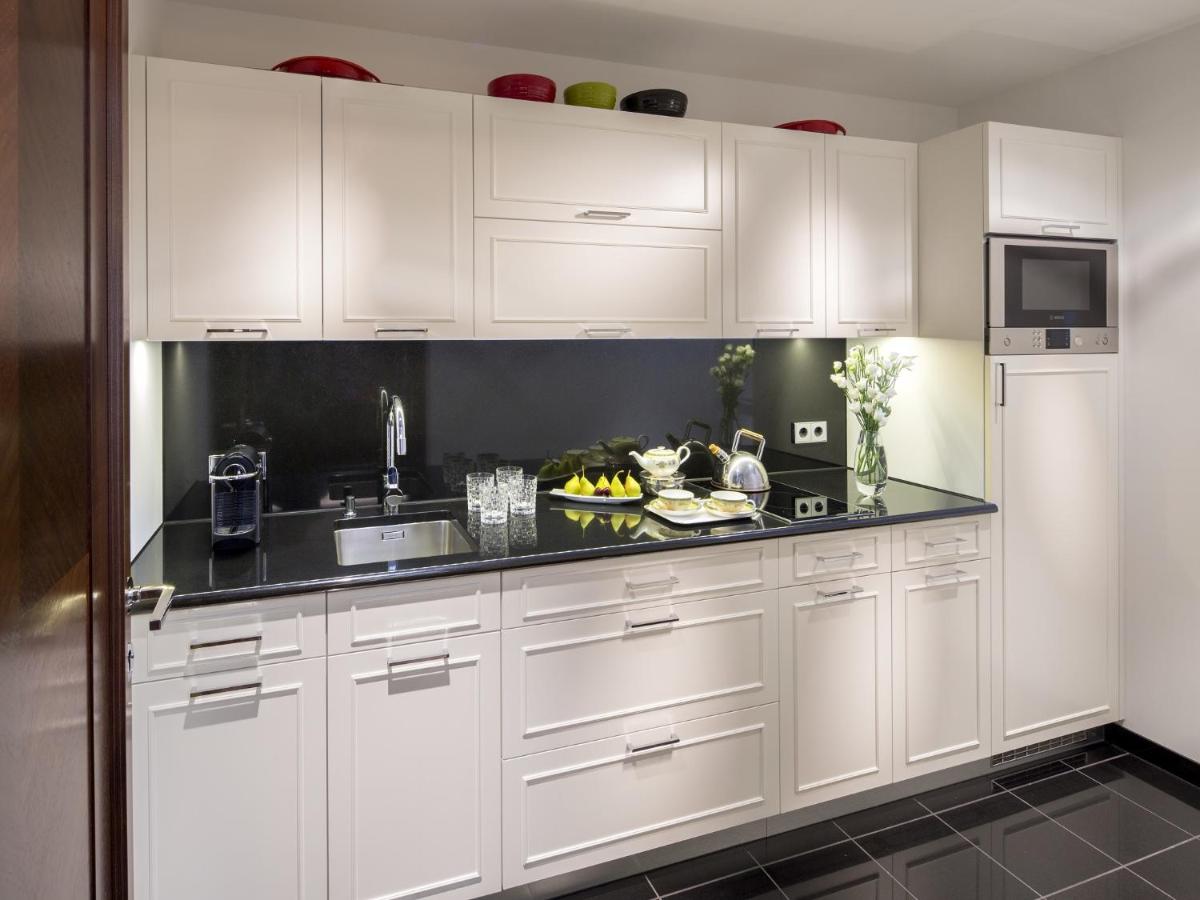 Küche/Küchenzeile in der Unterkunft Breidenbacher Hof, Best Grandhotel 2025 - Die 101 Besten