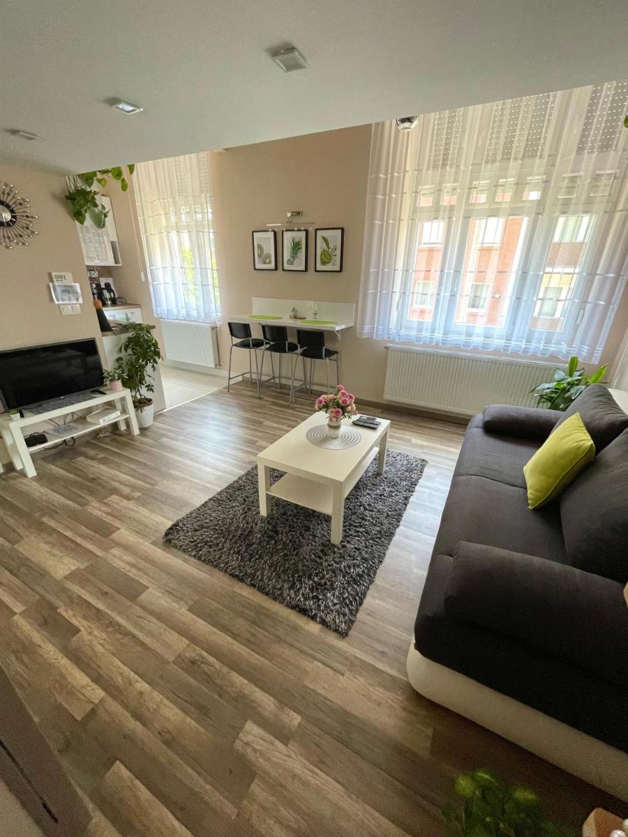Green Island in the downtown with free parking - Housity