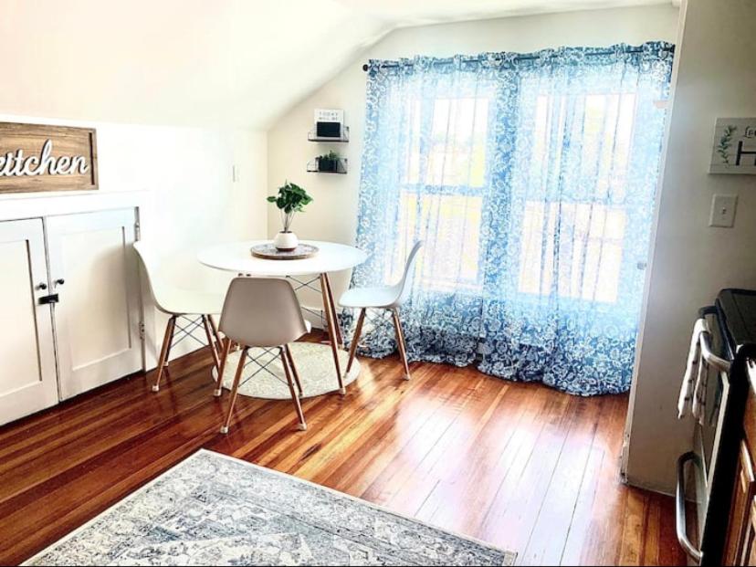 Suitetrails - Adorable Cozy Private Room Minutes from Naval Base