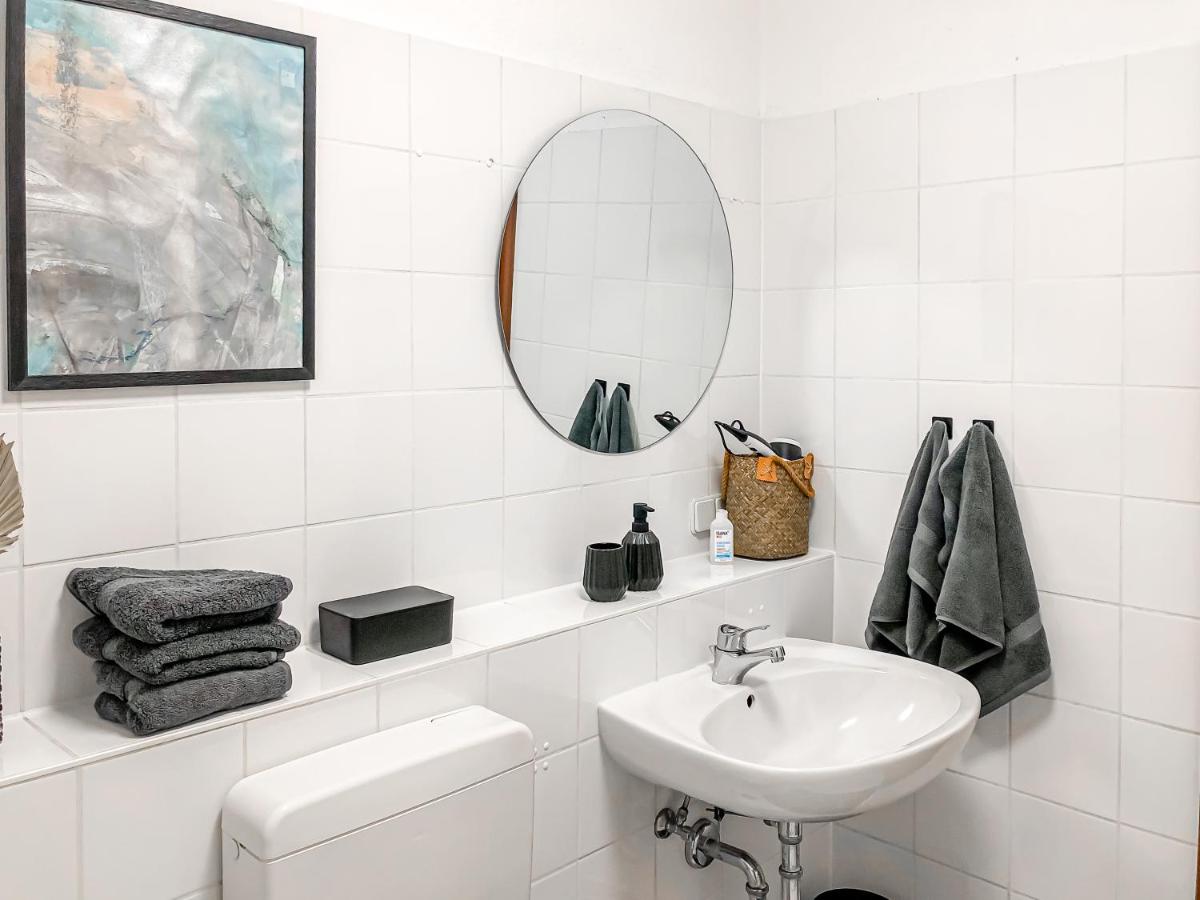 Studio near Altstadt /w Workspace, Feng-Shui & Art - Housity