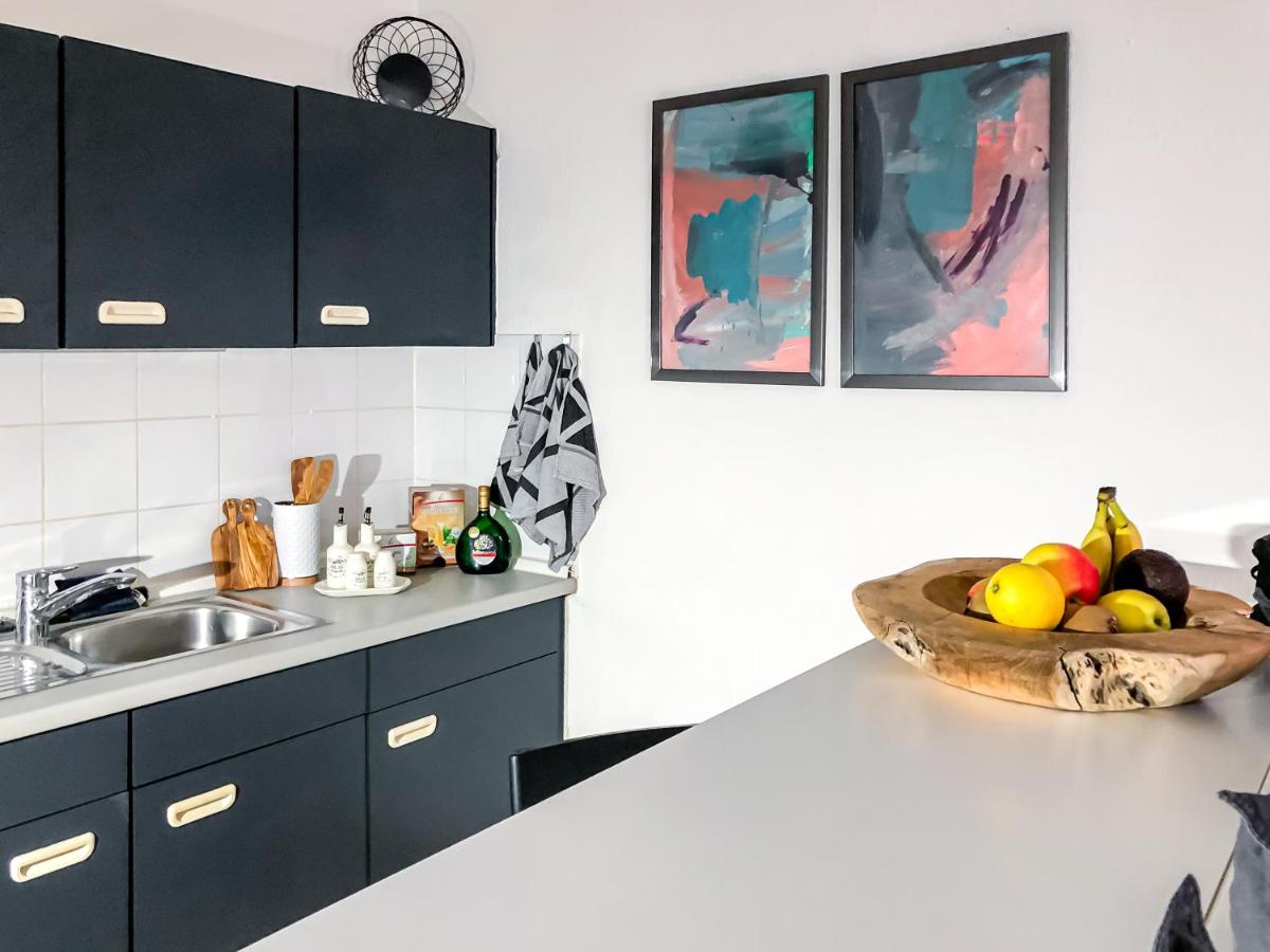 Studio near Altstadt /w Workspace, Feng-Shui & Art - Housity