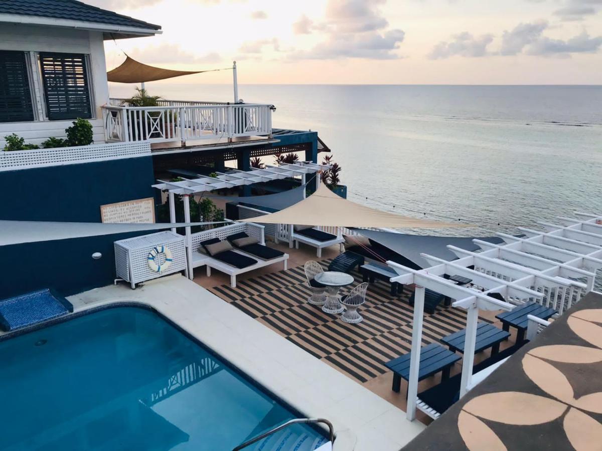 Moxons Beach Club - Housity