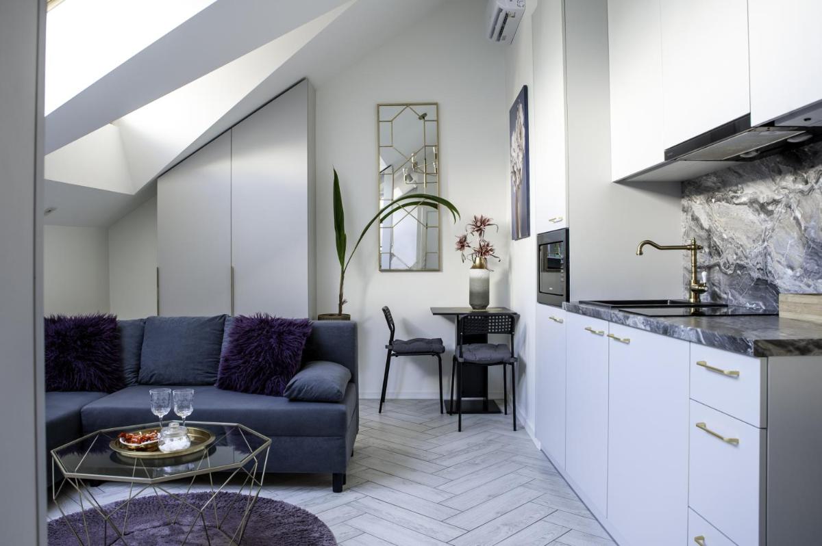 E.M. Studio In City Center - Housity