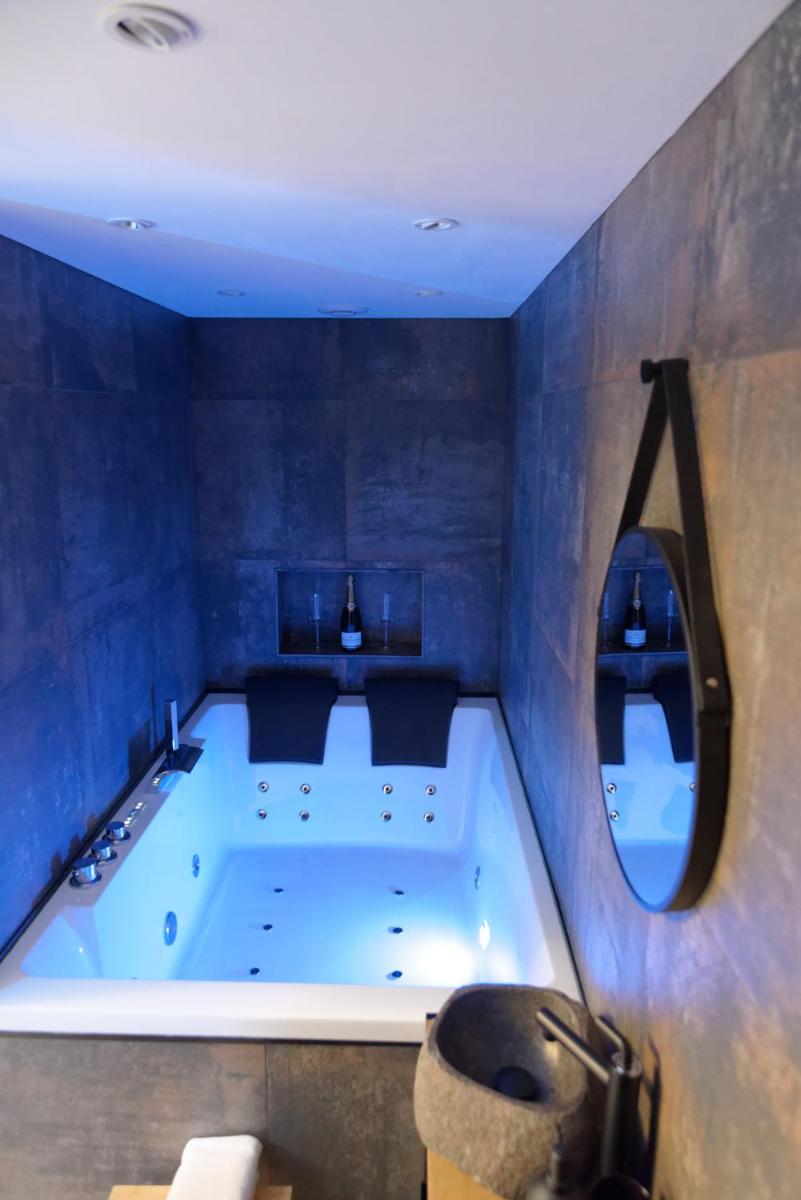 Spa & Love - Balnéo - Queen size - Cocooning - Housity