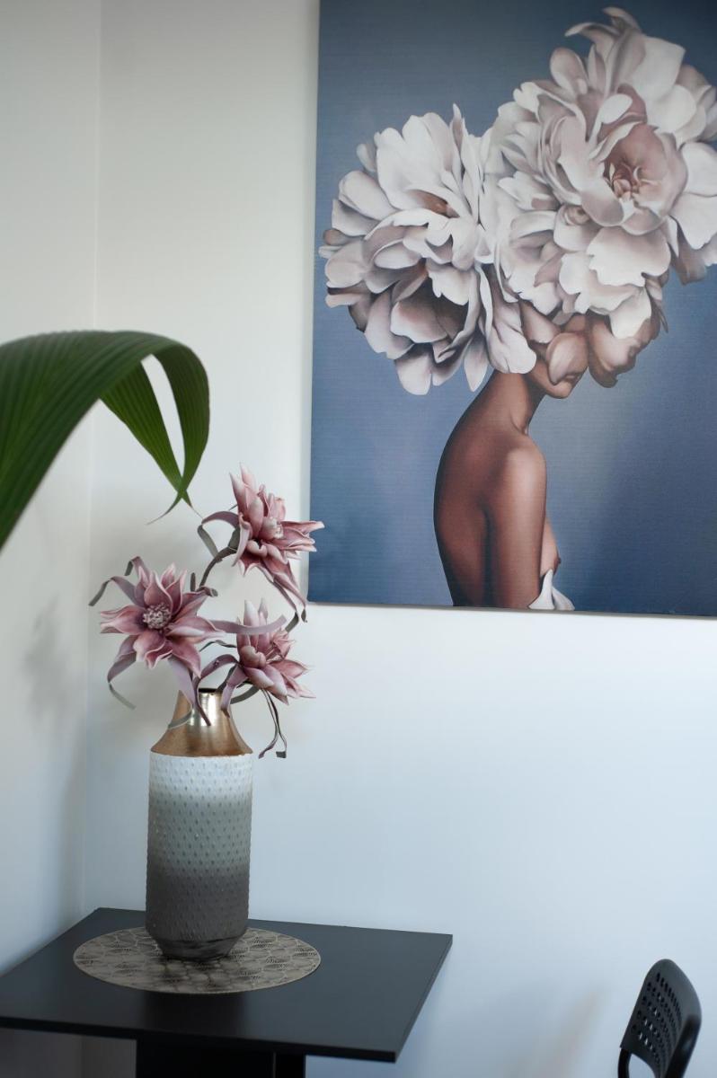 E.M. Studio In City Center - Housity