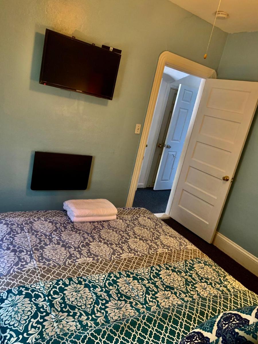 Convenient location easy to get to & Lovely home Very nice with 4 bedrooms. - Housity