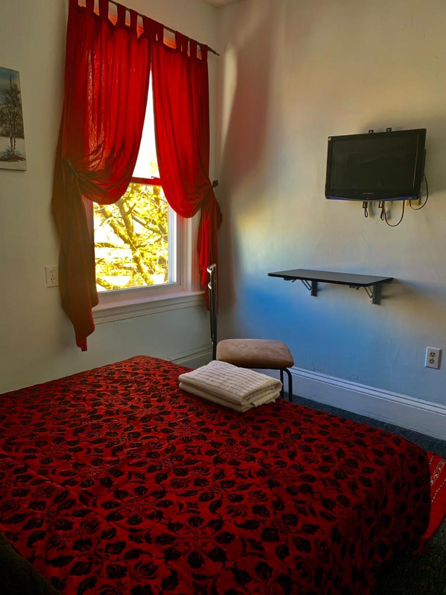 Convenient location easy to get to & Lovely home Very nice with 4 bedrooms. - Housity
