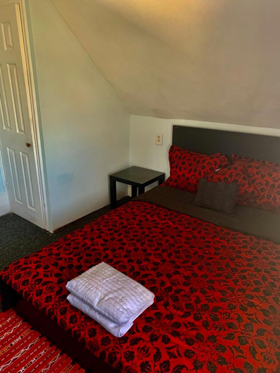 Convenient location easy to get to & Lovely home Very nice with 4 bedrooms. - Housity