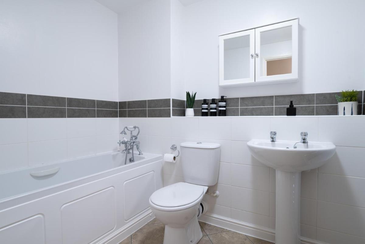 Luxury 2-bedroom 2-bathroom city centre apartment - Housity