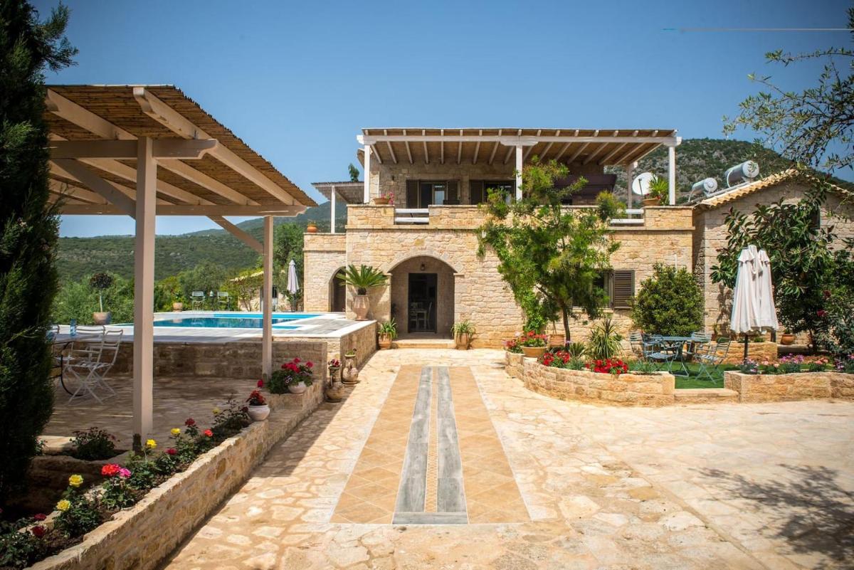 Magnificent, Authentic Private Villa and the Guest house - Housity