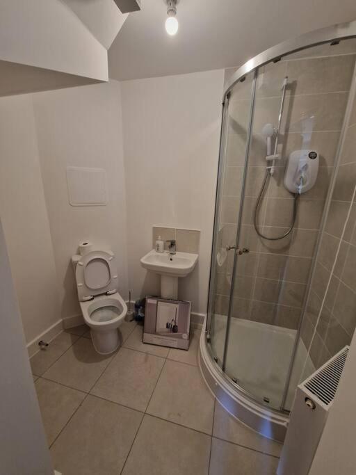 7 Burnby Close,Leeds,LS14 1GA - Housity