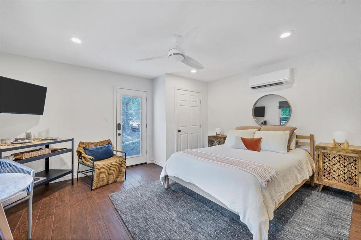 Relaxing Alpaca Ranch Mins from Downtown Wimberley - Housity