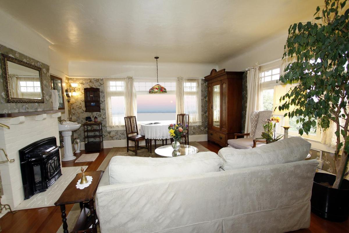 The Jabberwock Bed & Breakfast - Housity