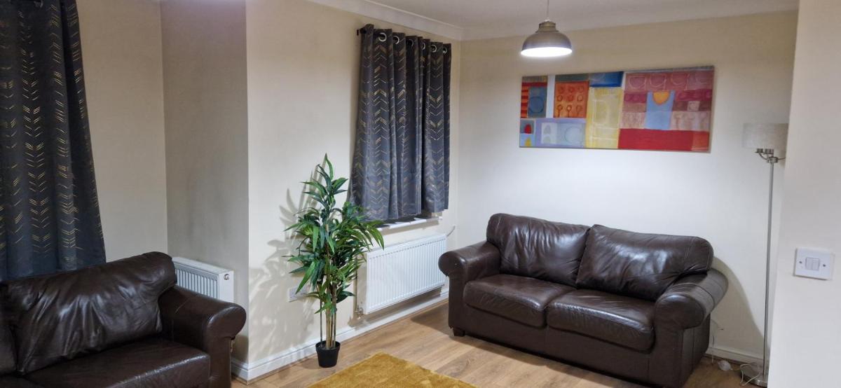 Dartford Cosy and Spacious 3 bedroom house Netflix and Sport Channels - Housity