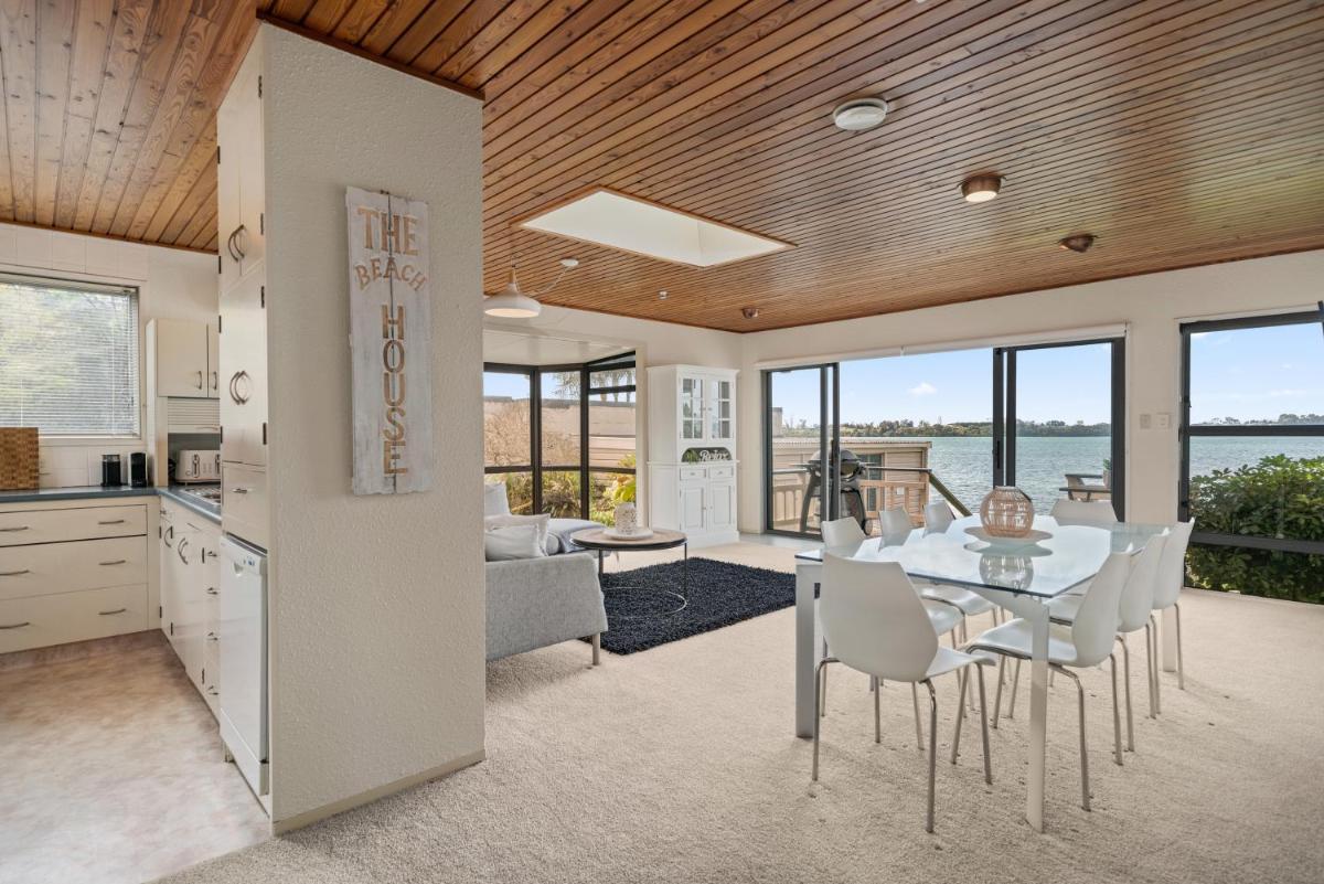 Stay Coastal - Tauranga Beach House - Housity