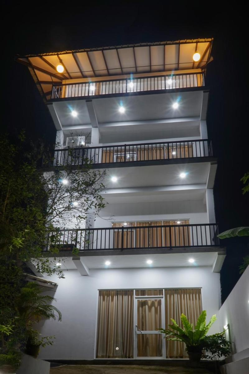 Pinnawala Elephant Front View Hotel - Housity