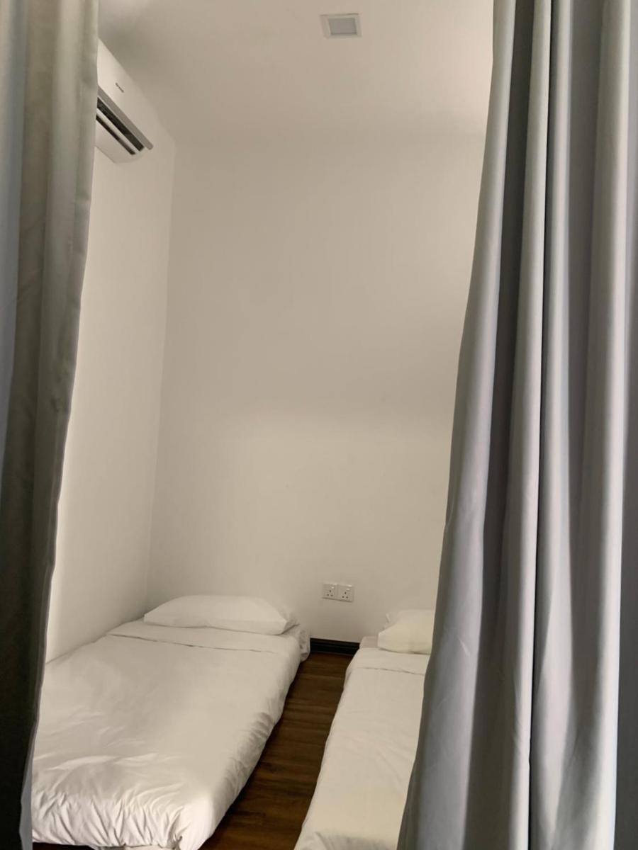Roxy Sematan Beach Townhouse - Housity