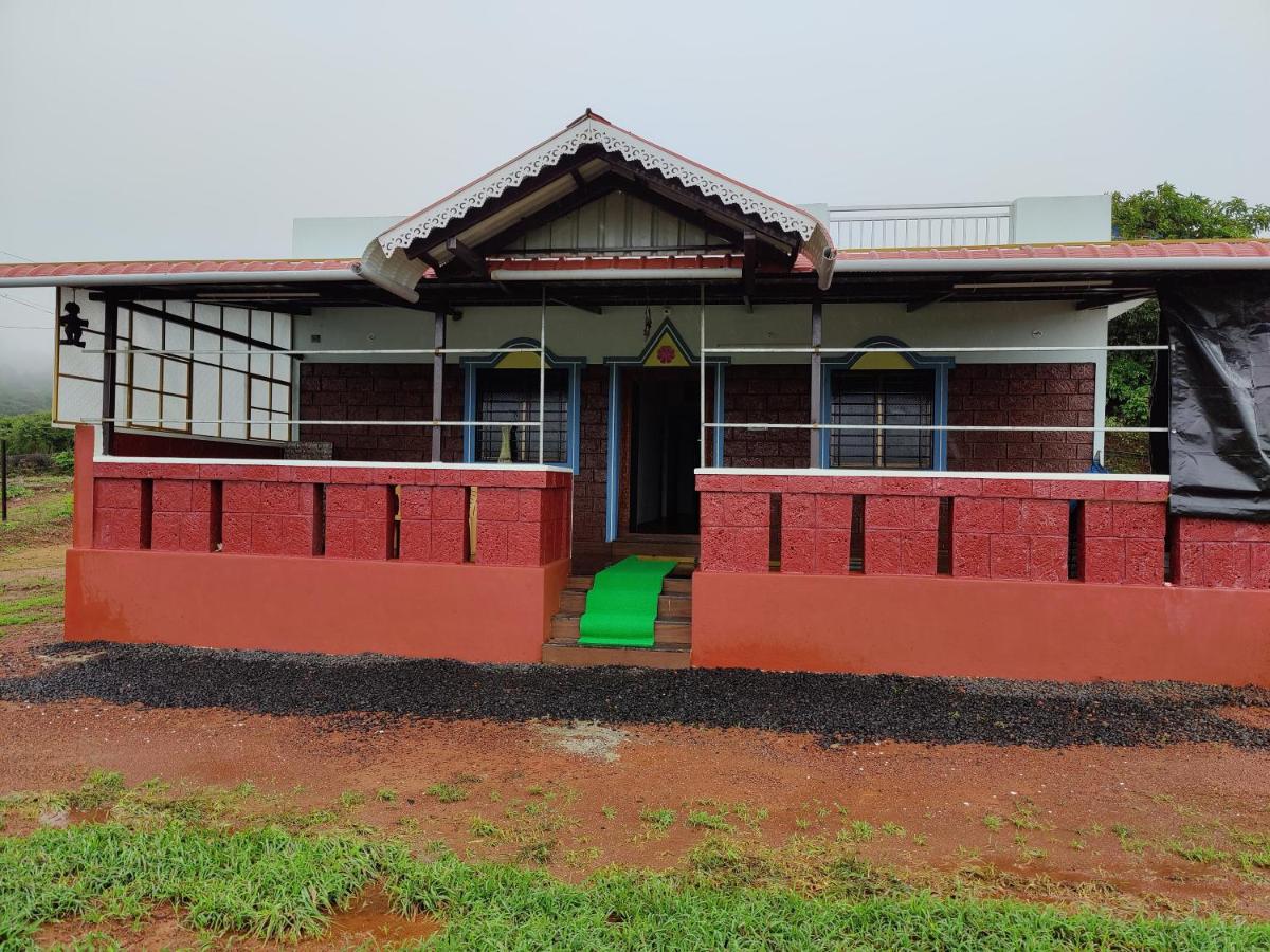 Amboli Hotel River View Villa - Housity