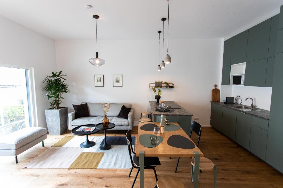 Stilvolle Wohnung mit ruhig gelegenem Balkon - Housity