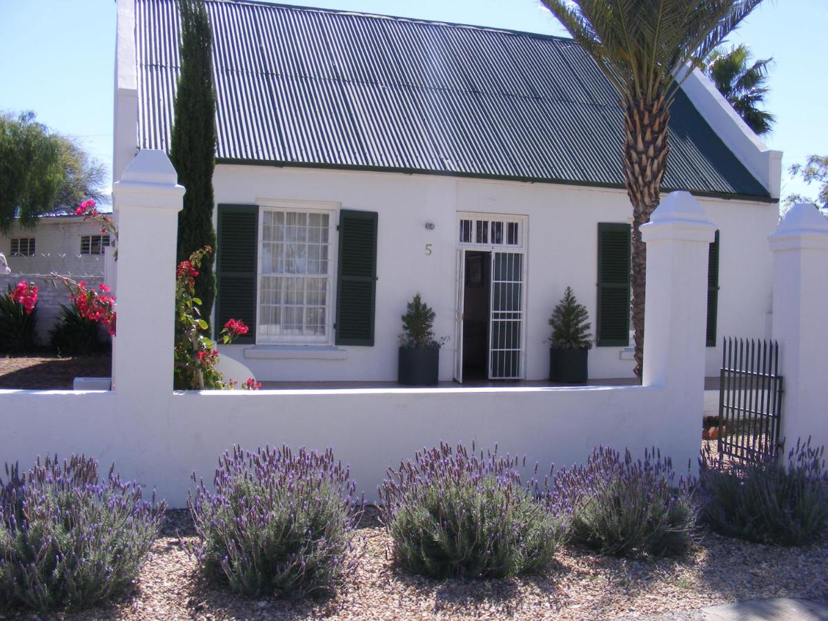 Pepper Tree Accommodation - Housity