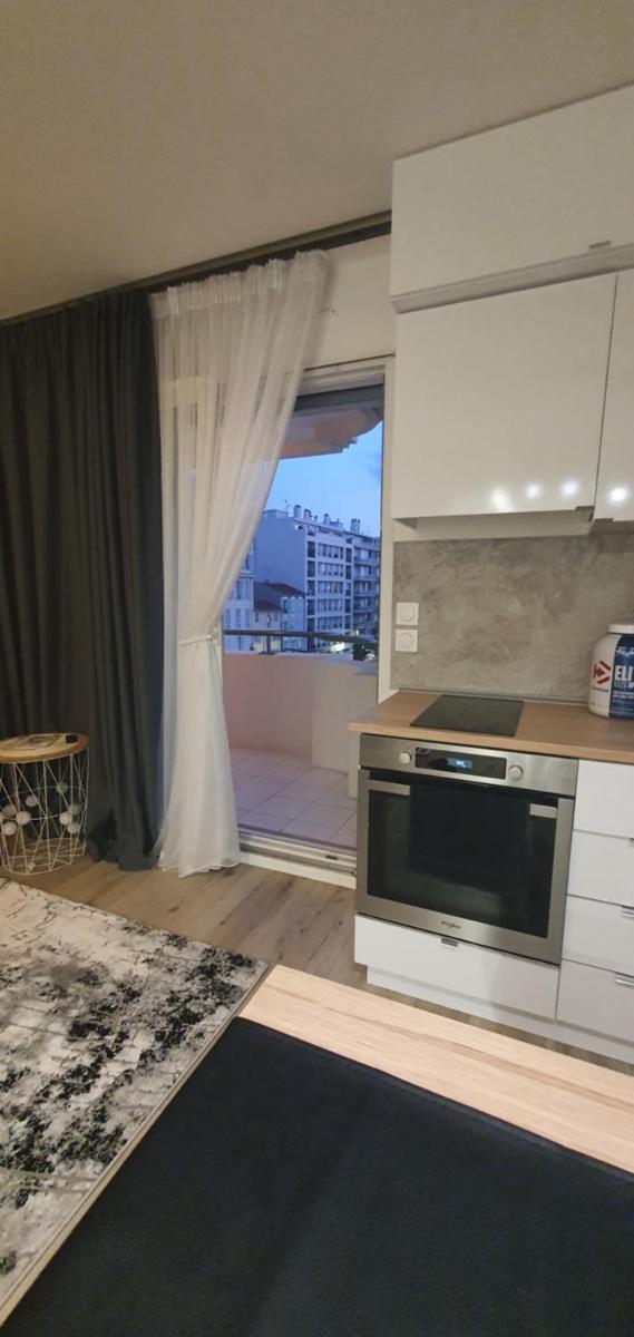 Lovely 1 bedroom vacation home with free parking. - Housity