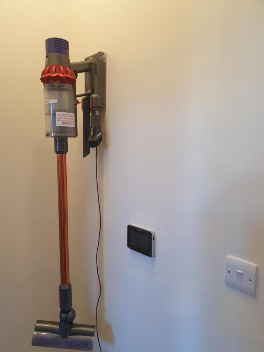 London Luxury Spacious 2 Bedroom Apartment 4 mins from Ilford Stn. FREE parking - Housity