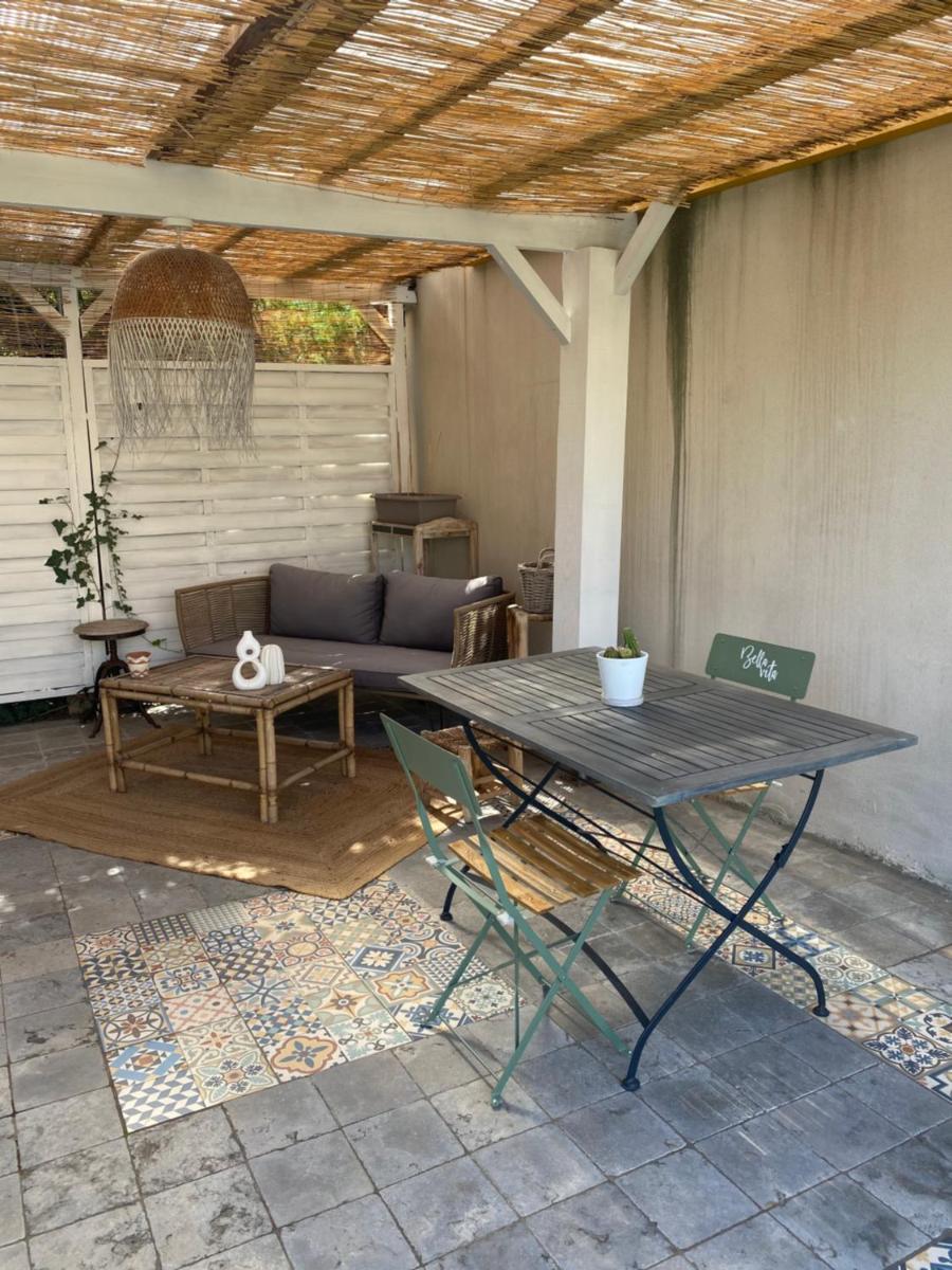 Adorable chambre vue sur piscine - Hizvo