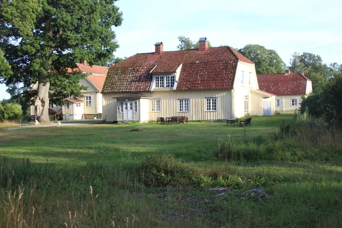 Yxkullsund Säteri B&B - Manor & Estate since 1662 - Housity