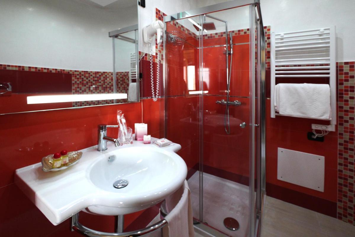 Hotel Mediterraneo - Housity