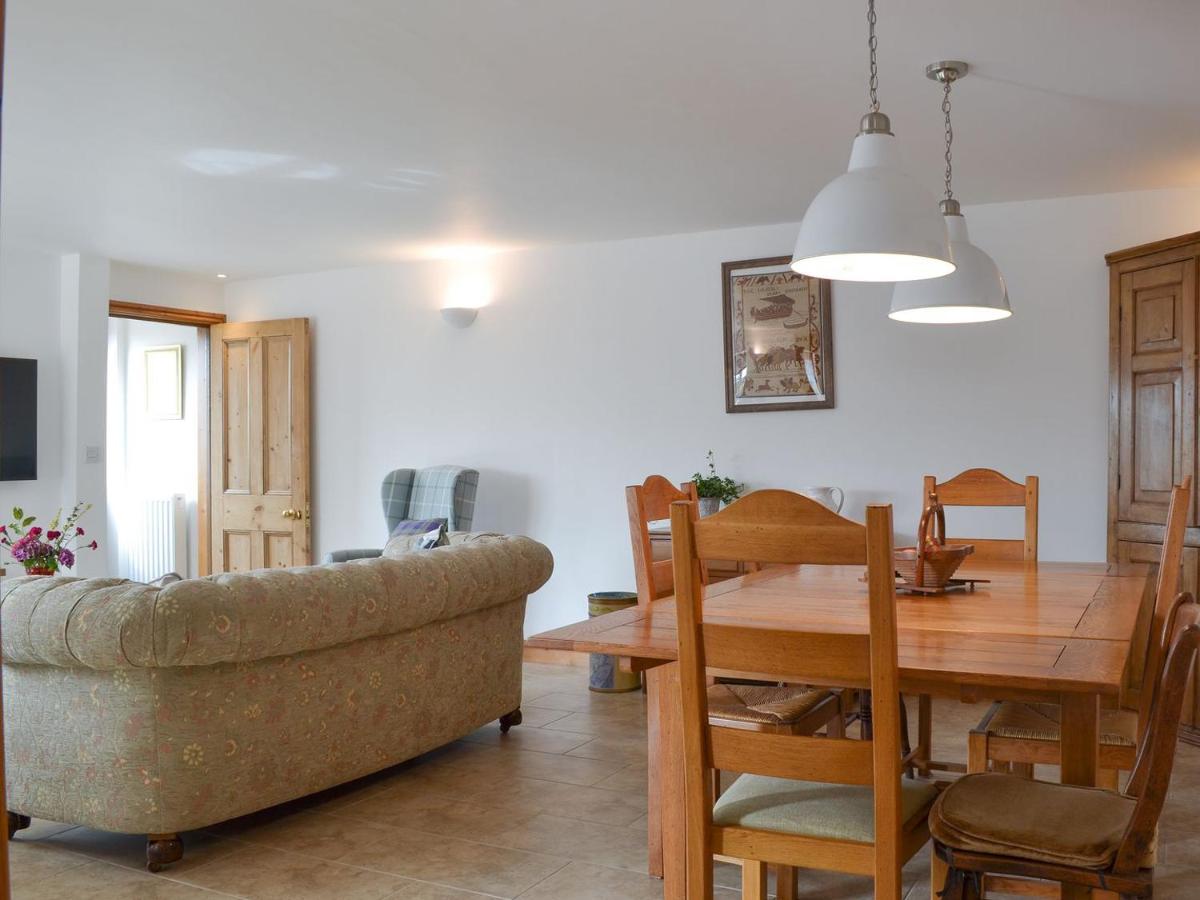 Moss Hall Barn - Housity