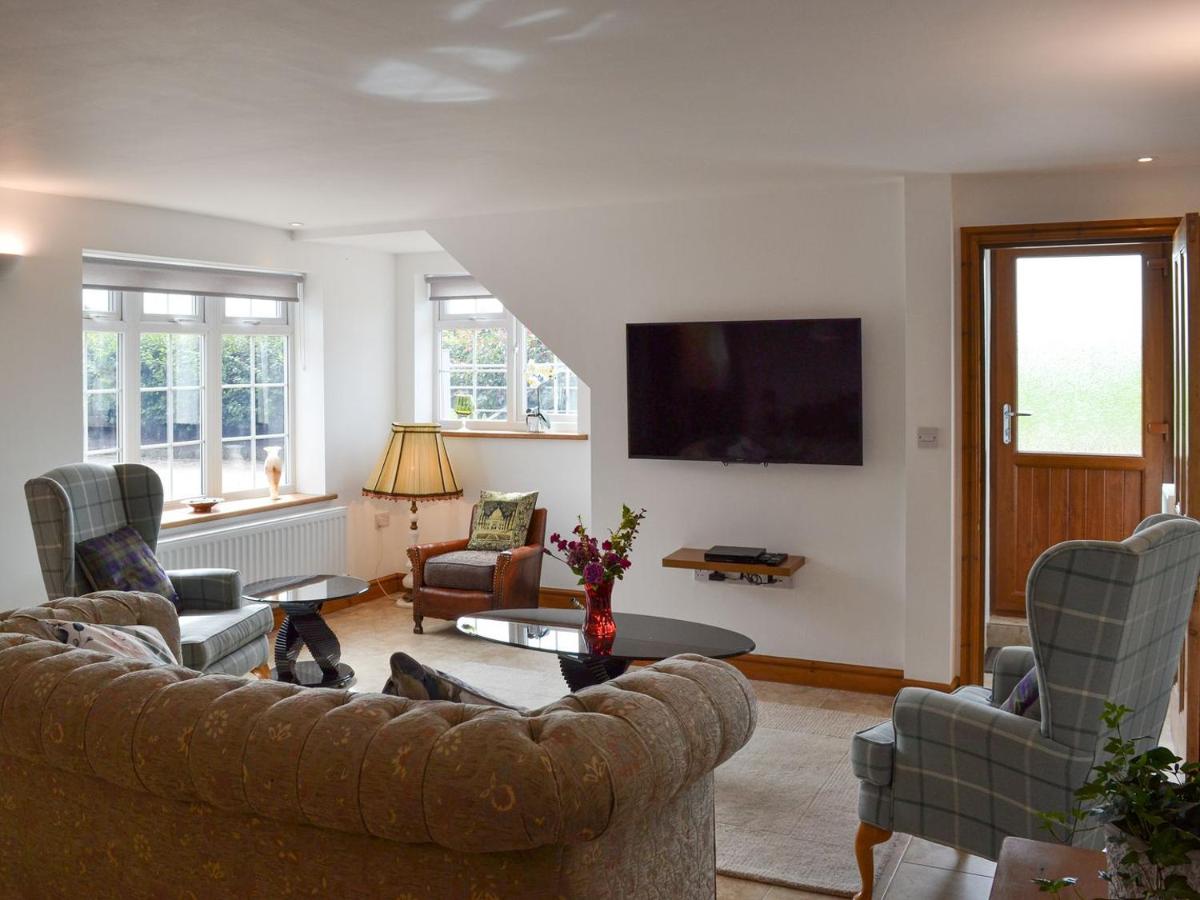 Moss Hall Barn - Housity