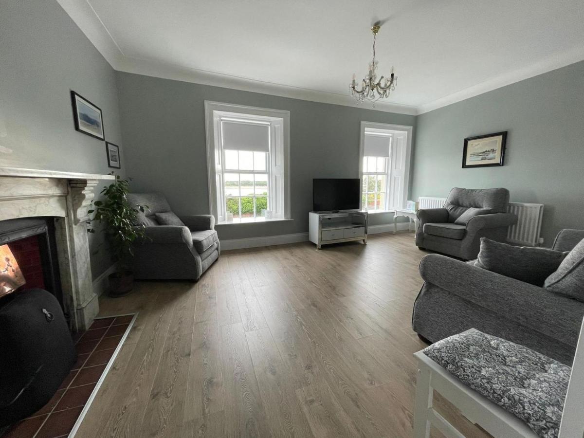 Tonn Ruray Sea View Luxury 2 Bed Apartment - Housity