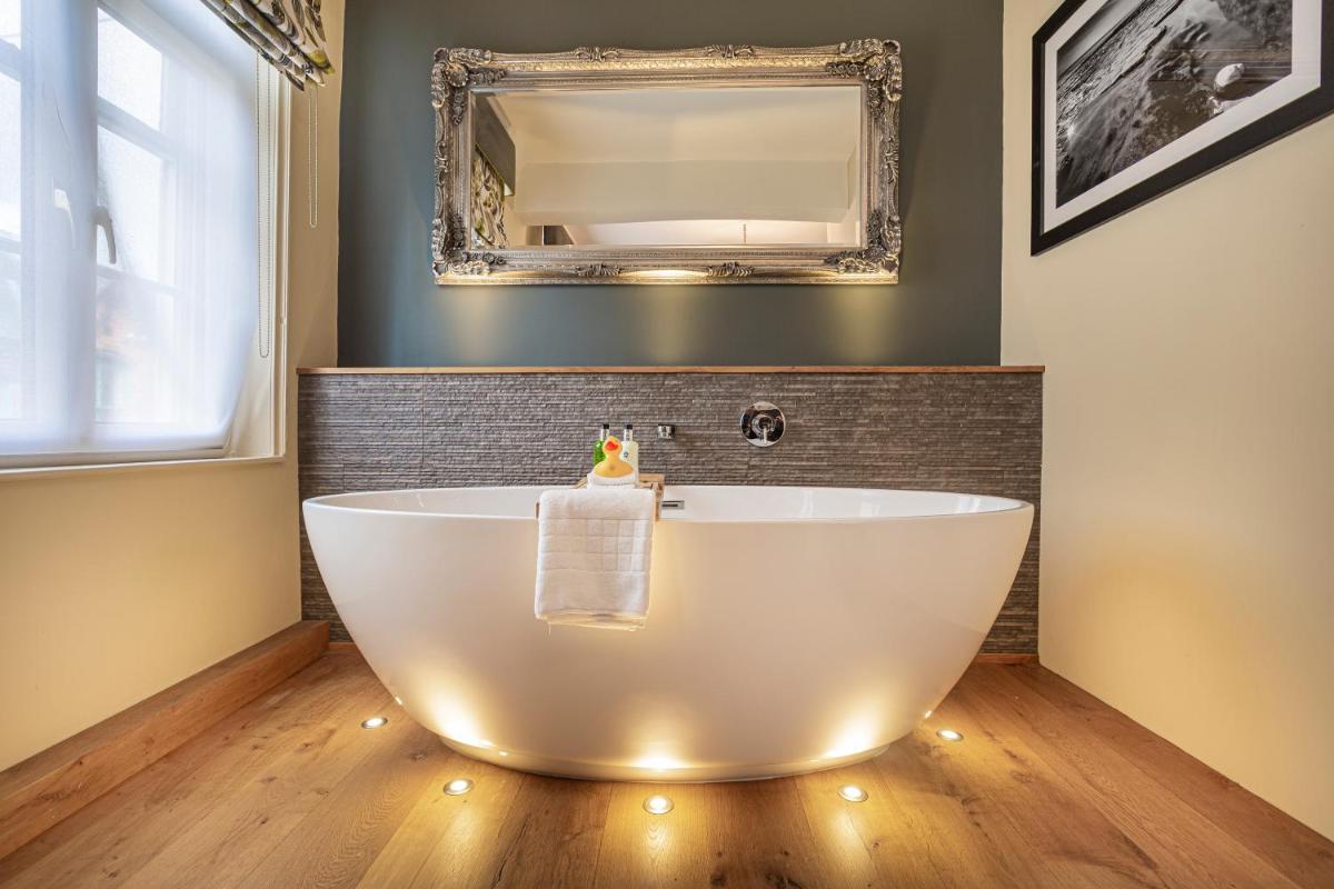 The Royal Oak Hotel, Welshpool, Mid Wales - Housity