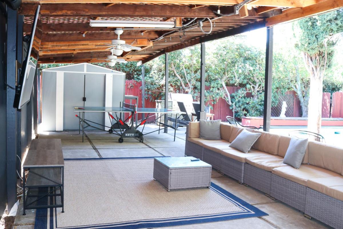 Suitetrails - Gorgeous 3 bed 2 bath house, pool, piano and much more!