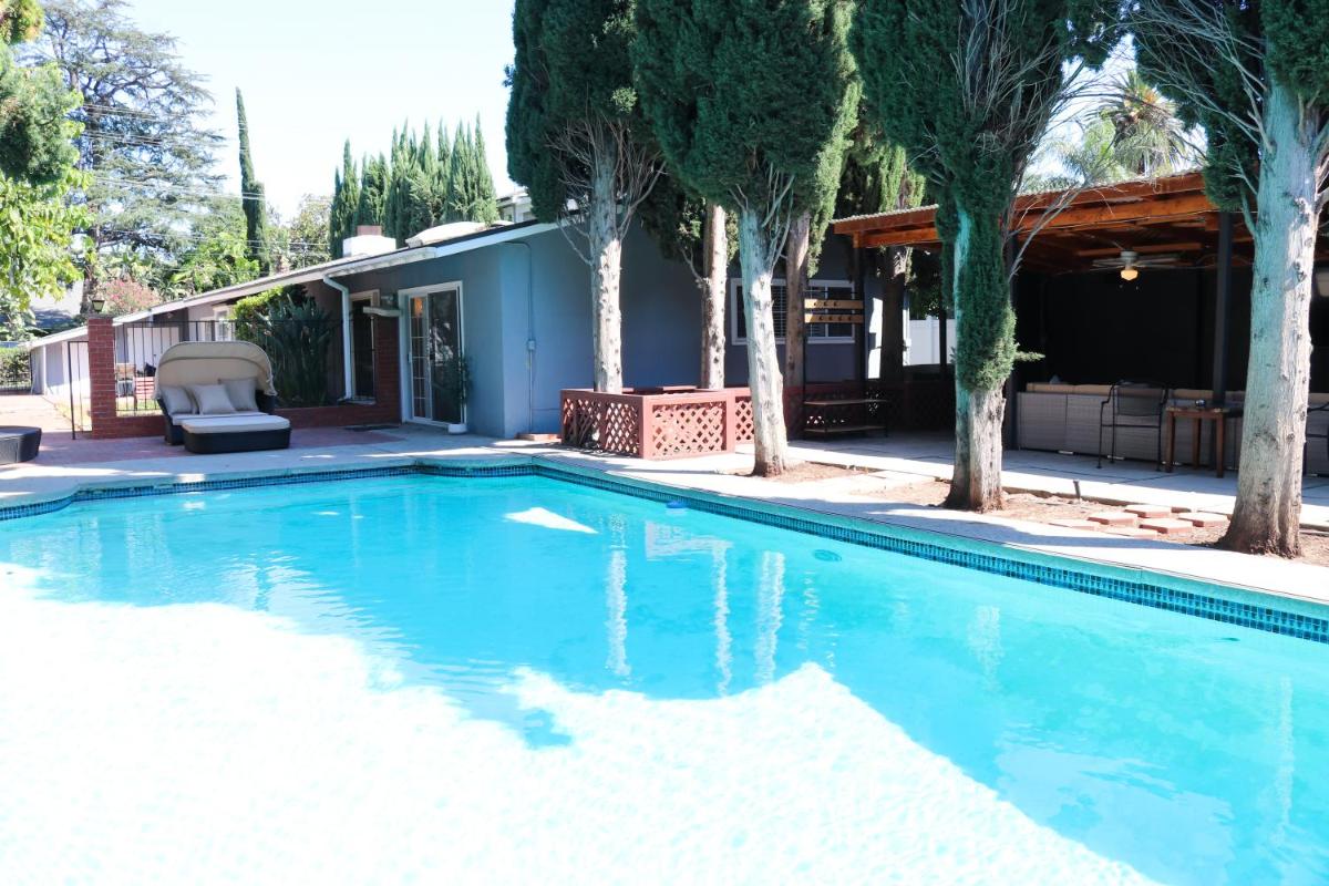Suitetrails - Gorgeous 3 bed 2 bath house, pool, piano and much more!