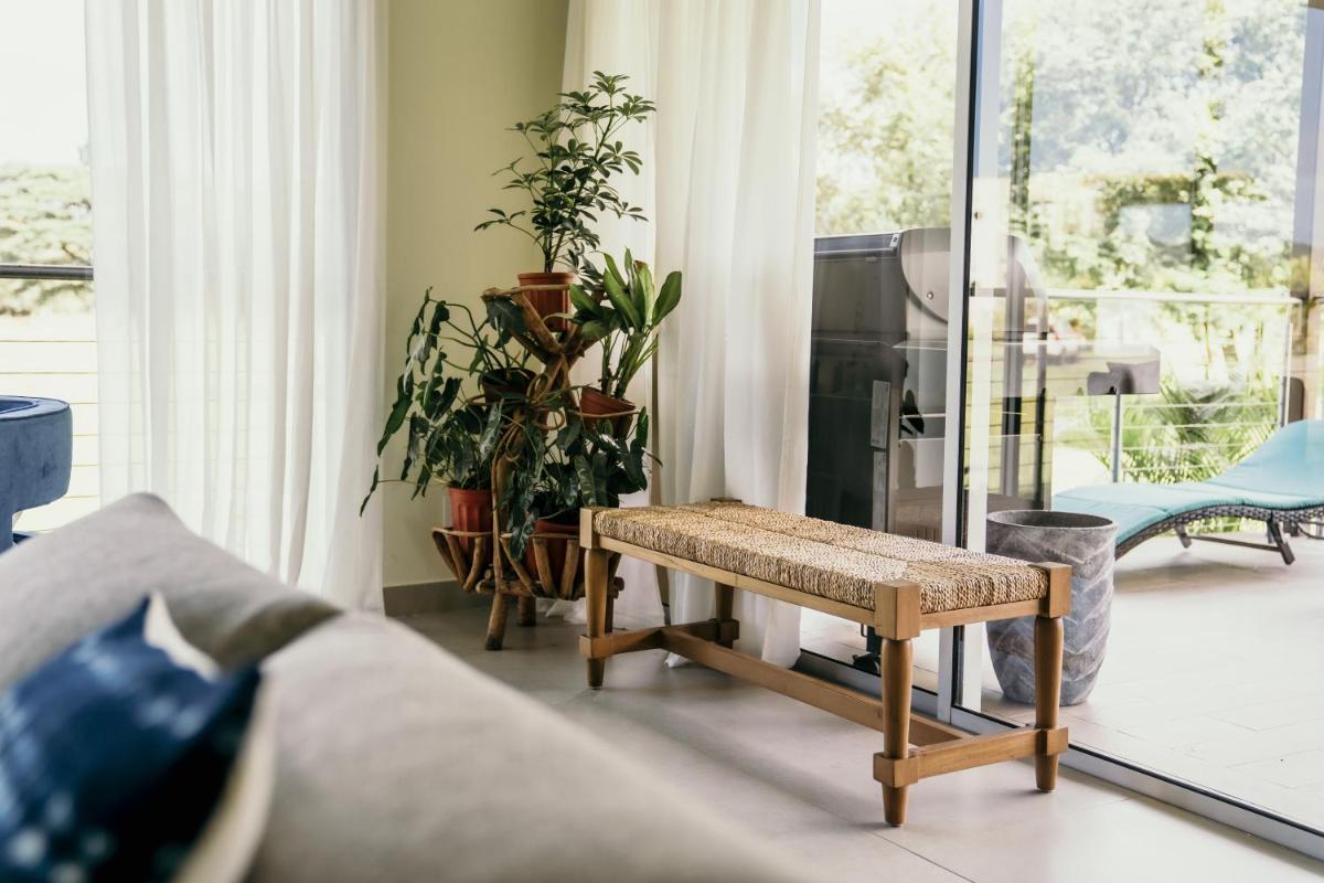 Modern Tropical Retreat - Housity
