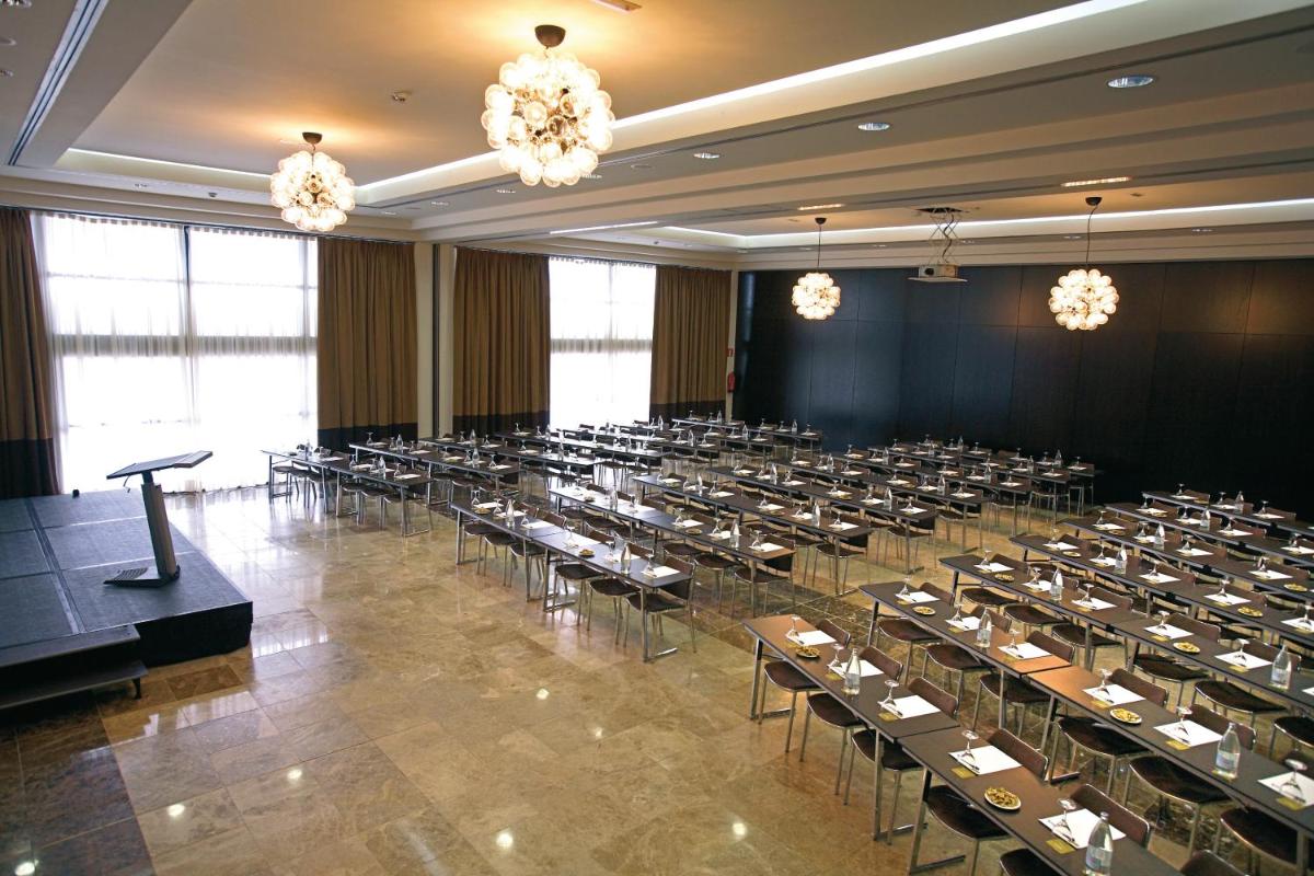 Zona business o sala de conferencias en Occidental Aranjuez