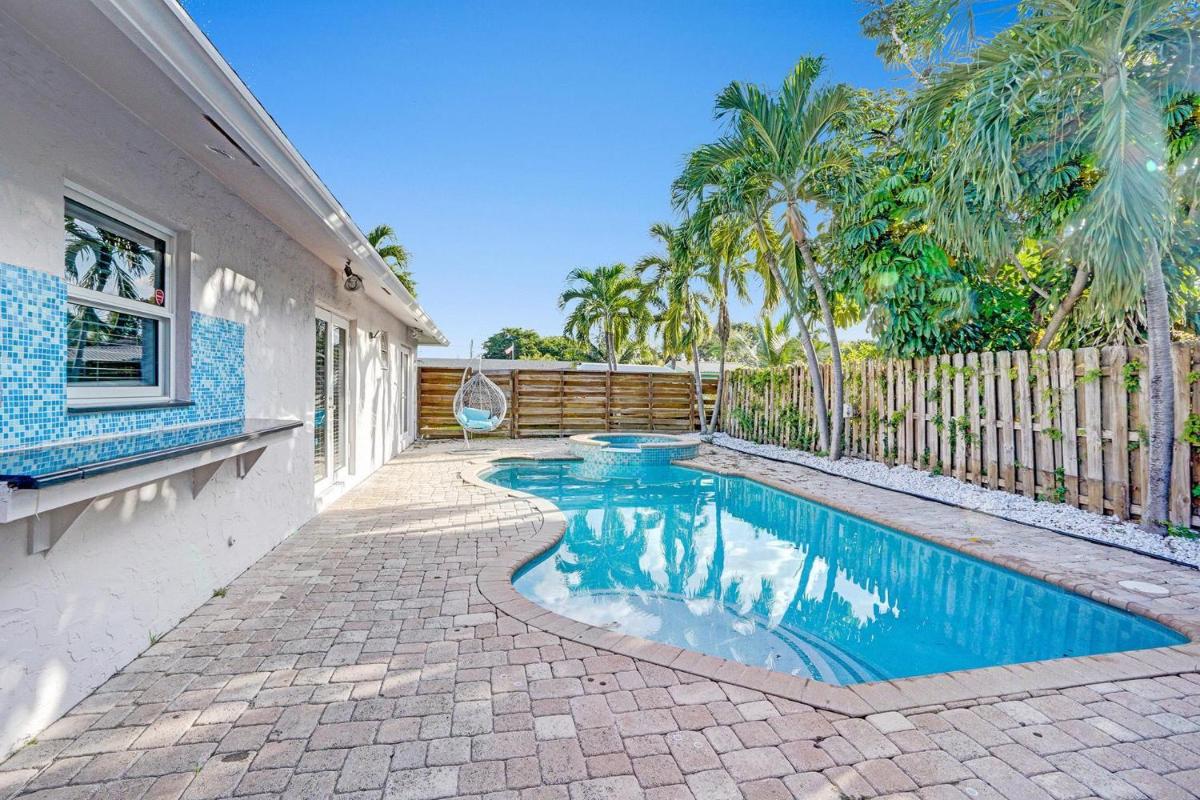 Amazing 5 Bedroom Heated Pool/Jacuzzi/Gameroom - Housity