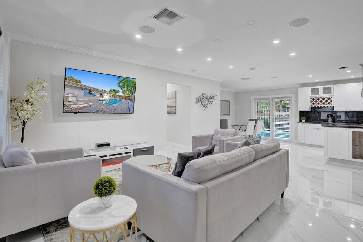 Amazing 5 Bedroom Heated Pool/Jacuzzi/Gameroom - Housity