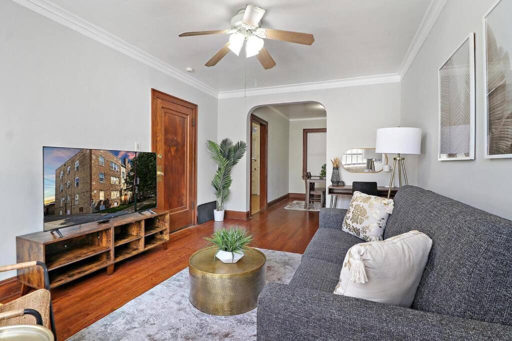 Contemporary 1BR Apartment with Wi-Fi! - Lockwood 1 & 2 - Housity