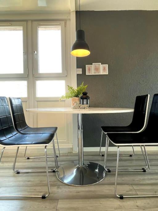 Suitetrails - Two Bed Holiday Home in the Heart of Glasgow