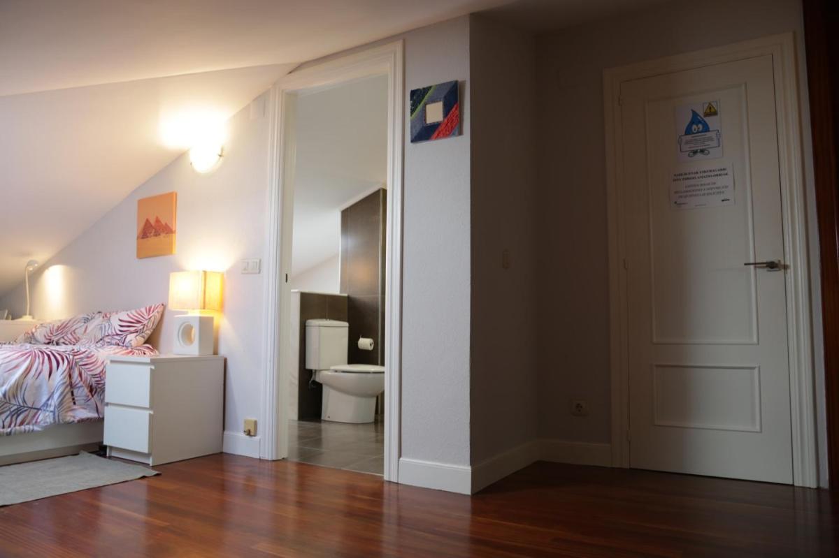 Habitación con baño, cerca de la playa - Housity