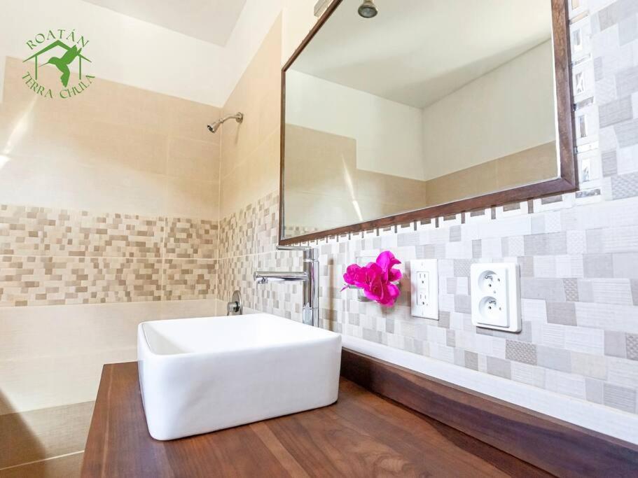 Spacious Bungalow With Stunning Ocean Views - Housity