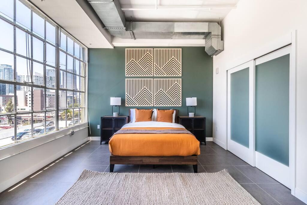 2 Bedroom Condo with Pool and Downtown LA View - Housity