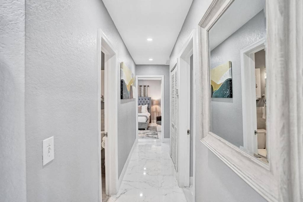 Beautiful 4 Bdrm Heated Pool Jacuzzi - 1.5 miles to Beach - Housity